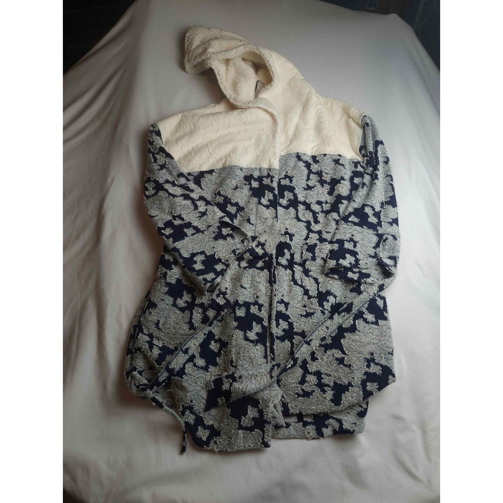 Lilka Anthropologie Navy Blue Floral Sherpa Hooded Robe‎ XS/S Loungewear